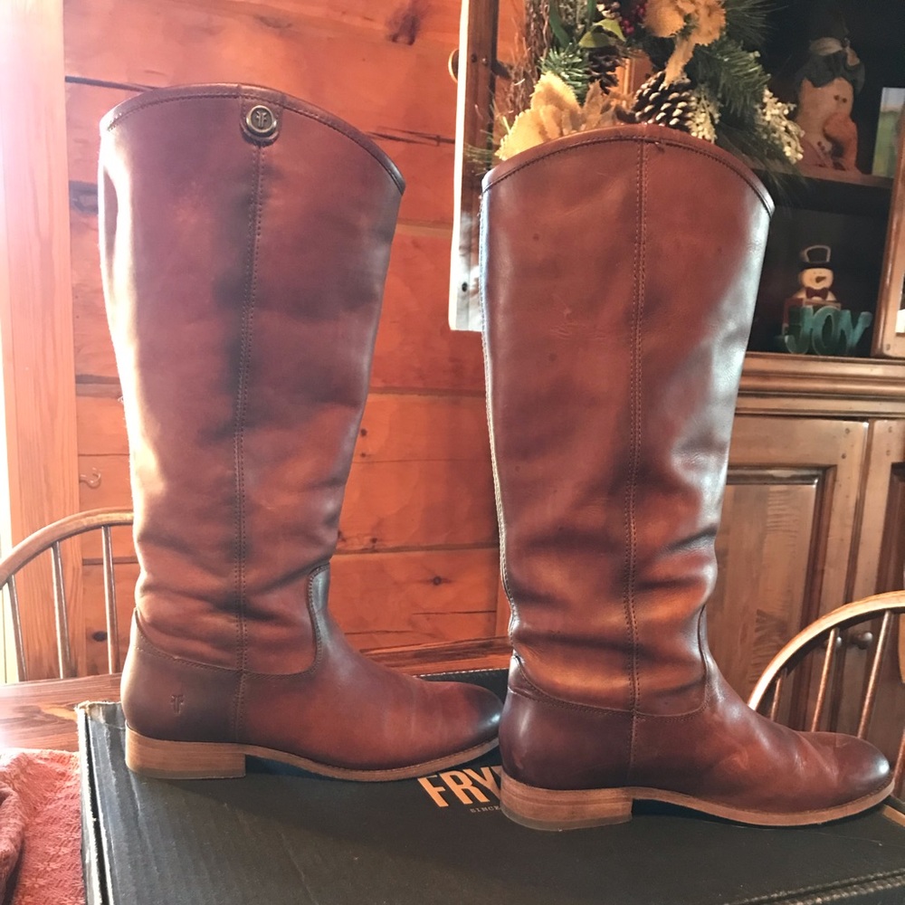 Women’s Frye Melissa Button 2 wide calf